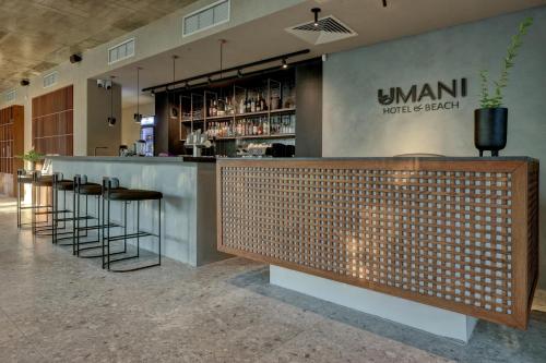 Ο χώρος του lounge ή του μπαρ στο Umani Hotel - Free Beach - Free Parking