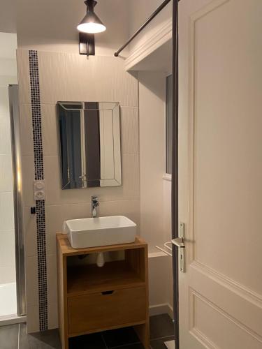 a bathroom with a sink and a mirror at LA VILLE A LA MER N°1 in Concarneau