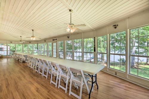 Φωτογραφία από το άλμπουμ του The B Haus Lakefront Retreat with Boat Ramp! σε Pell City