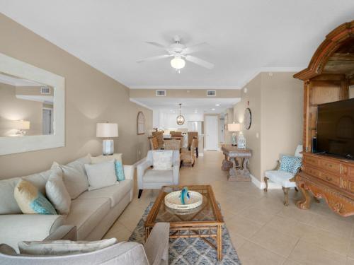 Et opholdsområde på San Remo Condominium 203 by Newman-Dailey