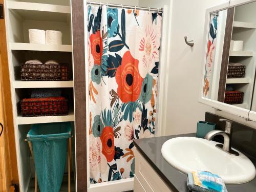 a bathroom with a sink and a shower curtain at Cute 1 bedroom Ohana 10 miles from Eugene in Creswell