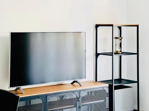 a flat screen tv sitting on top of a desk at Canaryislandshost l Las Olas in Costa Teguise