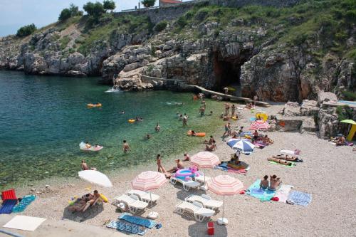 Double Room Vrbnik 5301b – Photos 3