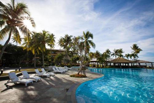 Kolam renang di atau dekat dengan Palm Beach Resort & SPA