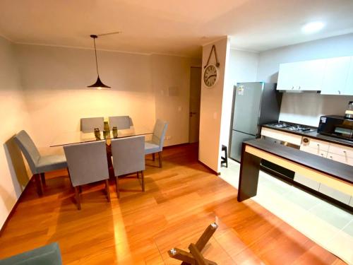 a kitchen and dining room with a table and chairs at 3 Piezas, 2 baños y estacionamiento privado in Puerto Montt
