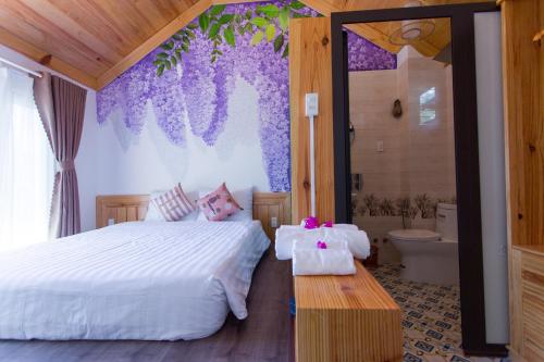 a bedroom with a bed and a shower and a toilet at LSuong - Homestay & Coffee - Venuestay in Quy Nhon