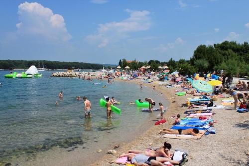 Zdjęcie z galerii obiektu Apartment Punat 15259b w mieście Punat