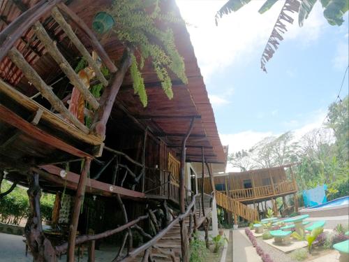Gallery image of Tree House Samanea Lodge in Puerto Limón