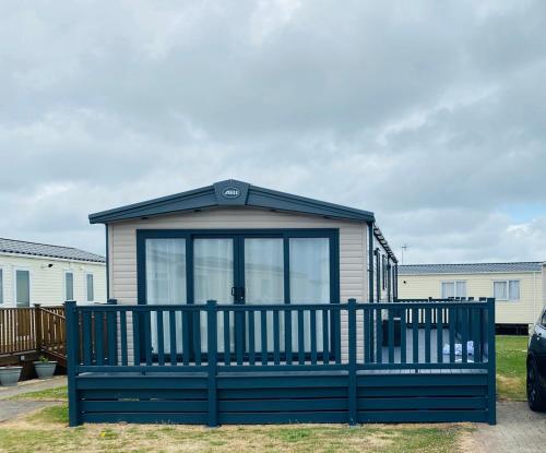 Prime location 3-Bed Chalet in Seal Bay Selsey