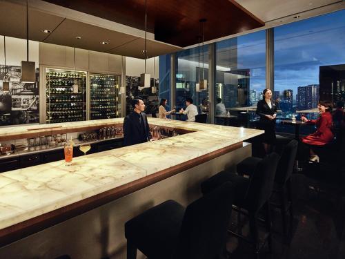 a bar with a view of a city skyline at Park Hotel Tokyo in Tokyo