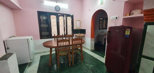Una cocina o cocineta en Oonjal Veedu-Renovated Recently