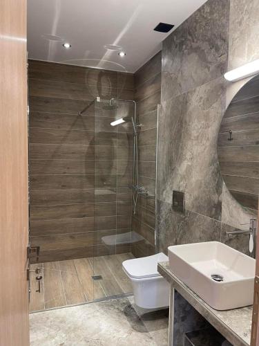 Ванная комната в 11 Luxury Apartments..