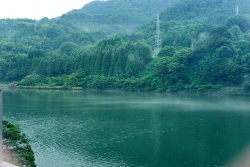 a view of a river with mountains in the background at River Retreat Garaku in Toyama