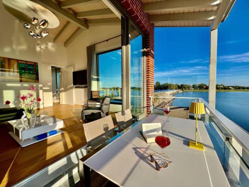 a living room with a view of the water at Apt "Sunset Lounge" in Waase - Ummanz - Meerblick, Kamin, Sauna in Mursewiek