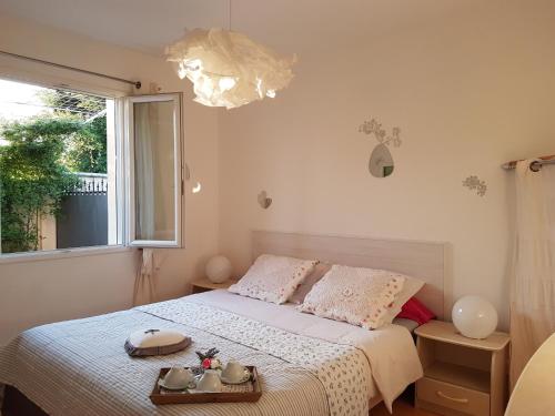 a small bedroom with a bed and a window at Dame Tartine in Pernes-les-Fontaines