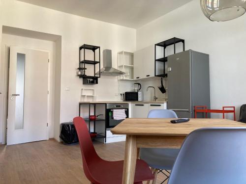 Kuchyň nebo kuchyňský kout v ubytování Žižkov tower suites