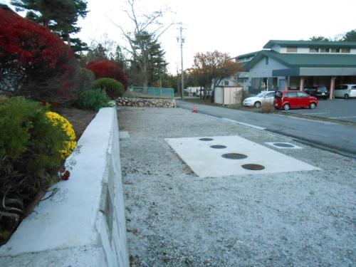 a street with a parking meter on the side of a road at Villa Nugget Inn in Omachi