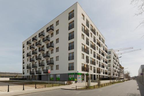 a large white building on the side of a street at Warsaw Kotsisa Apartments with Parking by Renters in Warsaw