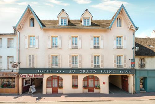 博恩的住宿－Sure Hotel by Best Western Centre Beaune，街上的古老圣人日耳曼酒店