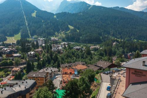 an aerial view of a town in the mountains at Hotel Garnì Cristallo in Ponte di Legno