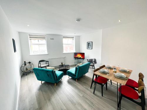 a living room with a table and chairs and a dining room at The County Staycation in Liverpool