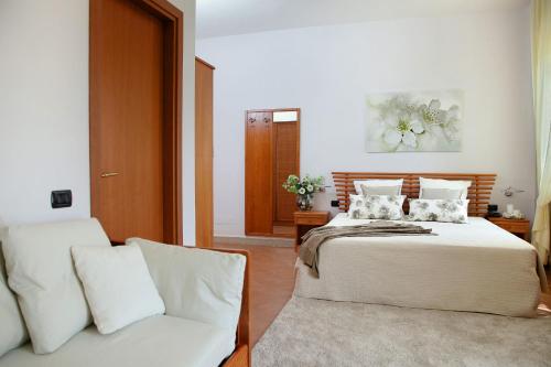 a bedroom with a bed and a couch at Tenuta Re Ferdinando in Santa Maria Capua Vetere