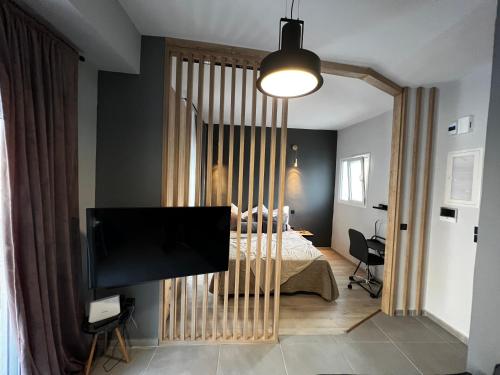 PSH -Stylish Quiet Top Floor Apt- Near Acropolis