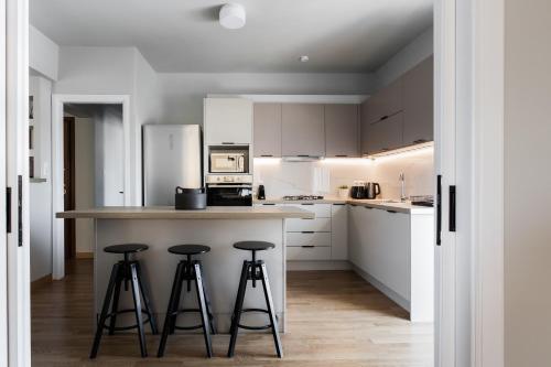 Celestial 3BR Apartment with Balcony by UPSTREET
