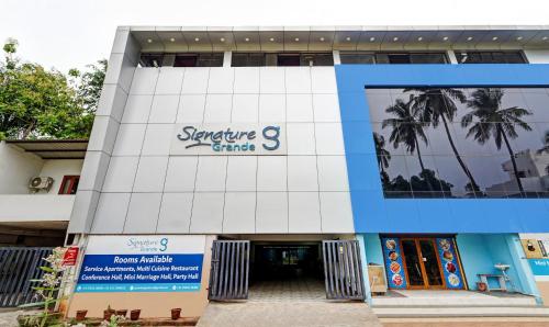 un edificio con un cartello per un centro scientifico di Treebo Trend Signature Grande a Pondicherry