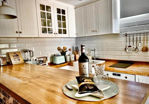 Loft de estilo industrial con jardín y garaje privados