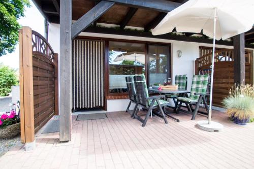 Patio nebo venkovní prostory v ubytování Ferienhof Kluvetasch Appartement Nr 1 - Ostseekrabbe