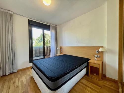 a bedroom with a bed with a large window at Apartamento en Madrid in Madrid