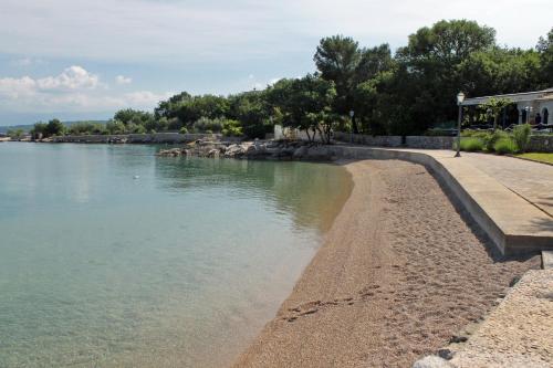 Fotografie z fotogalerie ubytování Apartments by the sea Vantacici, Krk - 19306 v destinaci Malinska