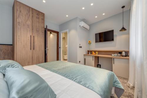 a bedroom with a bed and a desk in it at Makarun Heritage Rooms in Split