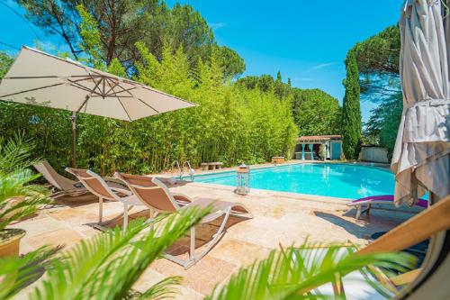 Πισίνα στο ή κοντά στο La Bastide des Pins