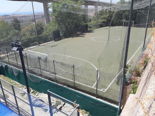 Casa Vacanze Vista Mareの敷地内または近くにあるテニス施設またはスカッシュ施設