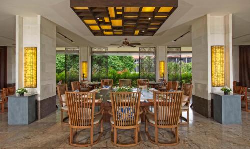Restaurace v ubytování InterContinental Bali Sanur Resort by IHG