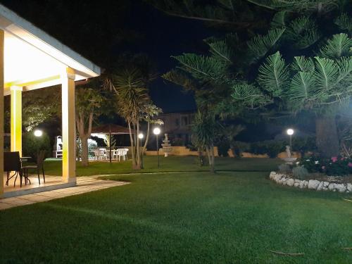 アルボレーアにあるMEMO'S Affittacamereの家庭夜景