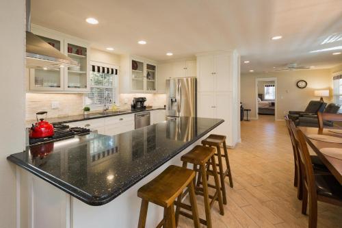 Η κουζίνα ή μικρή κουζίνα στο 794 Lake View Drive Cabin at Vallecito Lake