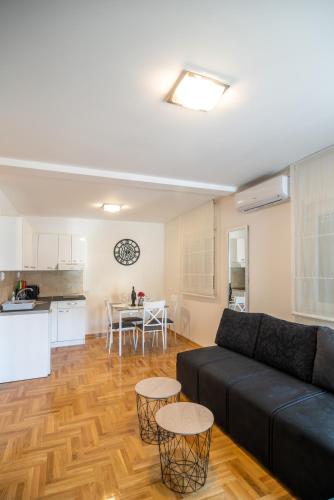 Η κουζίνα ή μικρή κουζίνα στο Apartmani Central 7 & Free parking