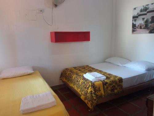Cama o camas de una habitación en Hostal Santa Cecilia
