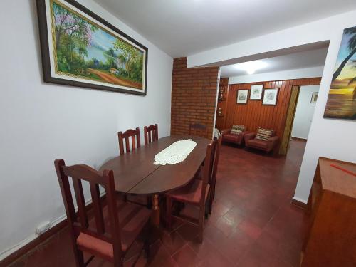 Ruang duduk di Charaí Lodge