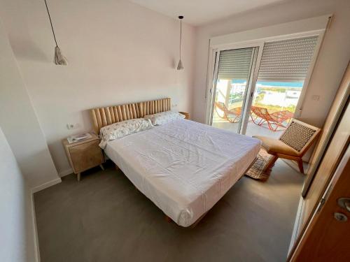Postel nebo postele na pokoji v ubytování Beautiful penthouse with pool and wonderful beach view