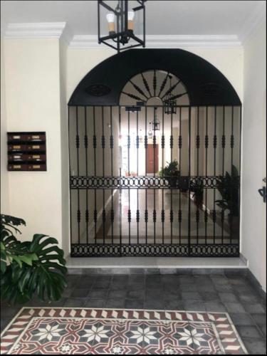 a large black gate in a room with a rug at Apartamento en Pleno Centro De Marchena 3 dormitorios 3 baños privados in Marchena