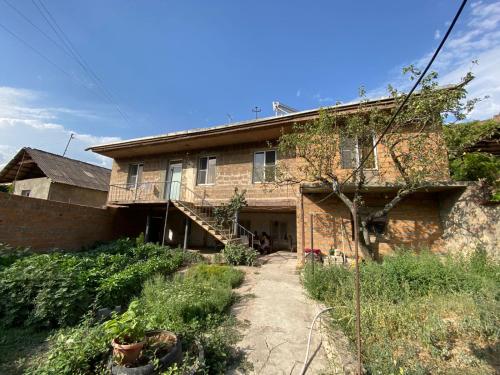 an old brick house with a staircase in front of it at LiViTi in Areni