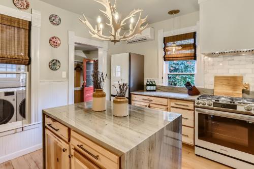 a kitchen with a large marble counter top and a chandelier at A-Lodge Lyons in Lyons
