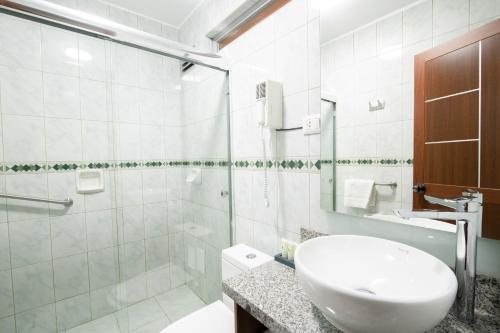 Ένα μπάνιο στο El Tumi Hotel