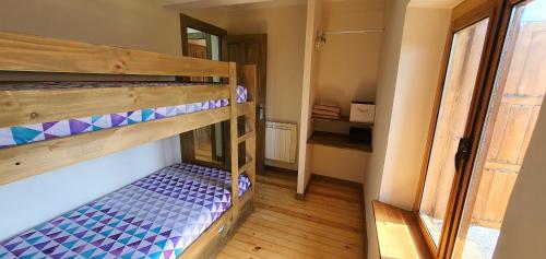 two bunk beds in a room with a window at Donde Empieza el Paraiso in Gijón
