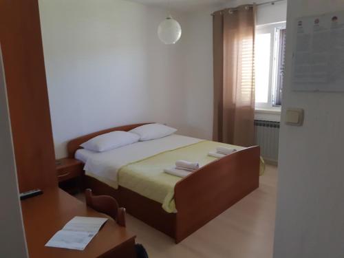 a bedroom with a bed with two towels on it at Double Room Jakisnica 4160d in Lun