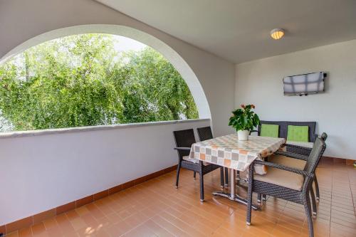 Apartments with a parking space Mali Losinj (Losinj) - 8024